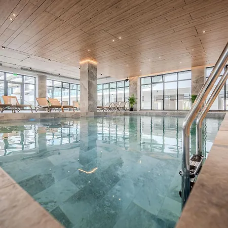 Sky Pool&spa Sea In Odyssey-parking Apartamento Mamaia